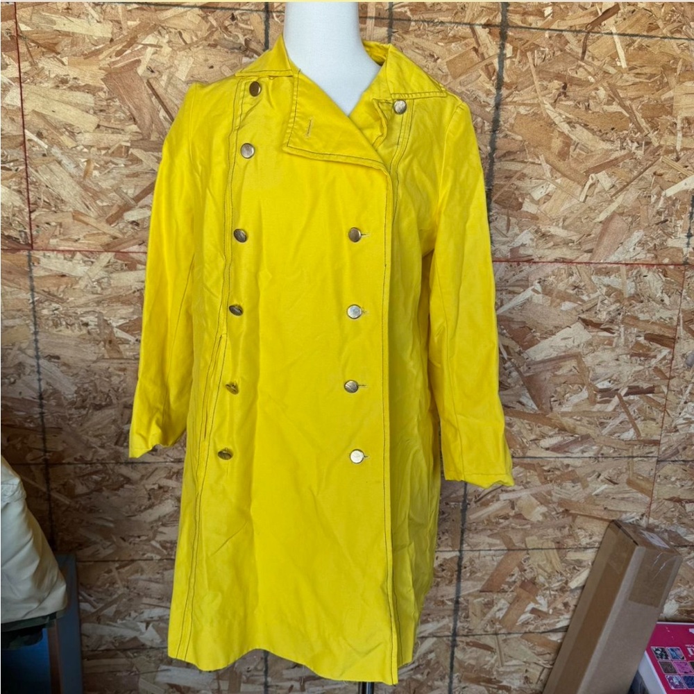 Yellow trench coat with buttons, True vintage 1960s 1970s. Made by Debutogs